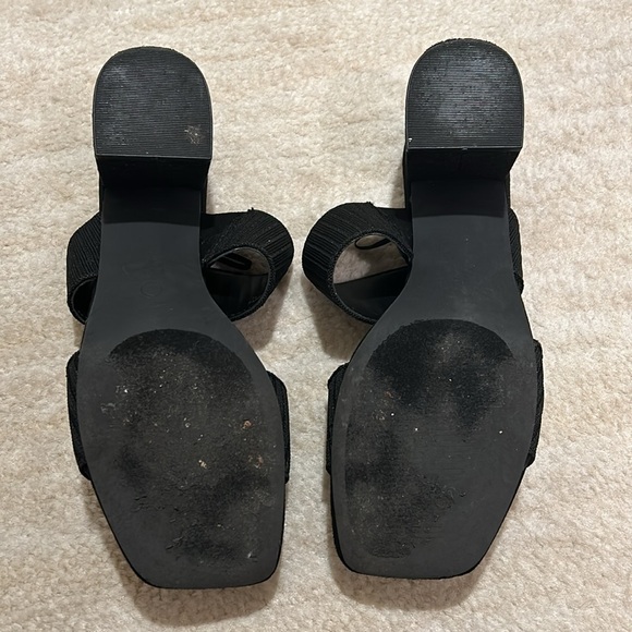 Black Block Low-Heel Sandal - Picture 4 of 5